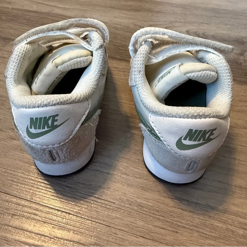 Nike Kids Cream and Green Sneakers US 5 C